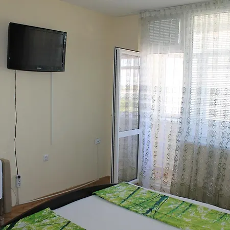 Lazur Apartment *